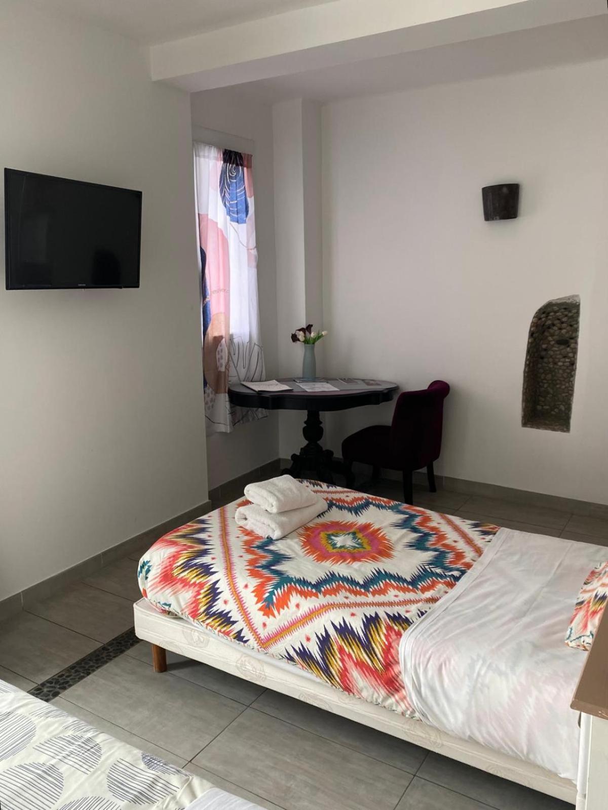 Auberge Les Galets Peyruis Exteriör bild