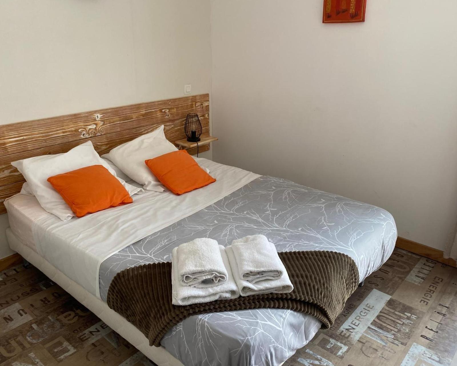 Auberge Les Galets Peyruis Exteriör bild