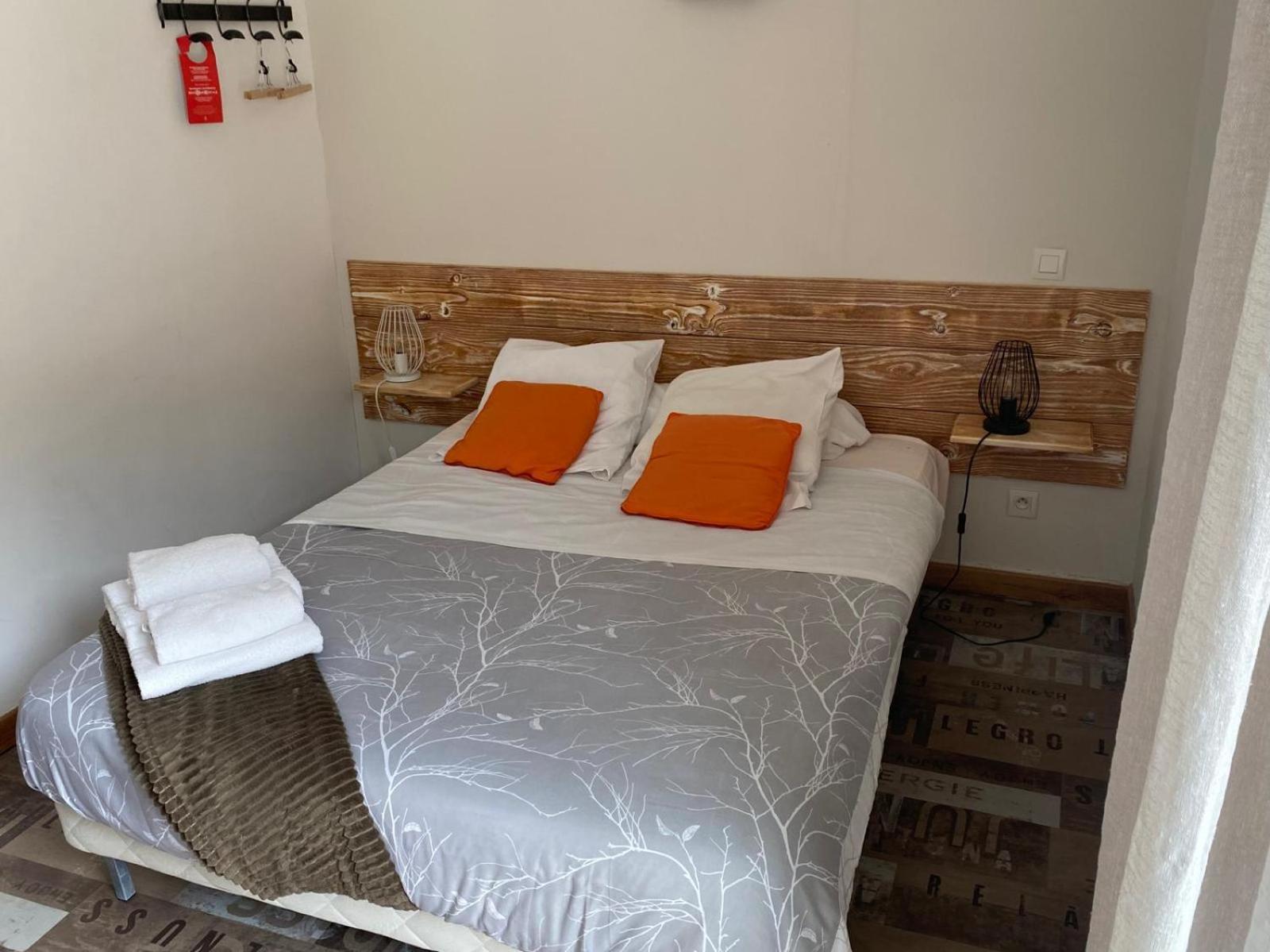 Auberge Les Galets Peyruis Exteriör bild