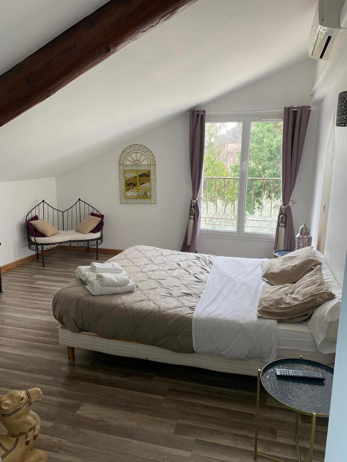 Auberge Les Galets Peyruis Exteriör bild